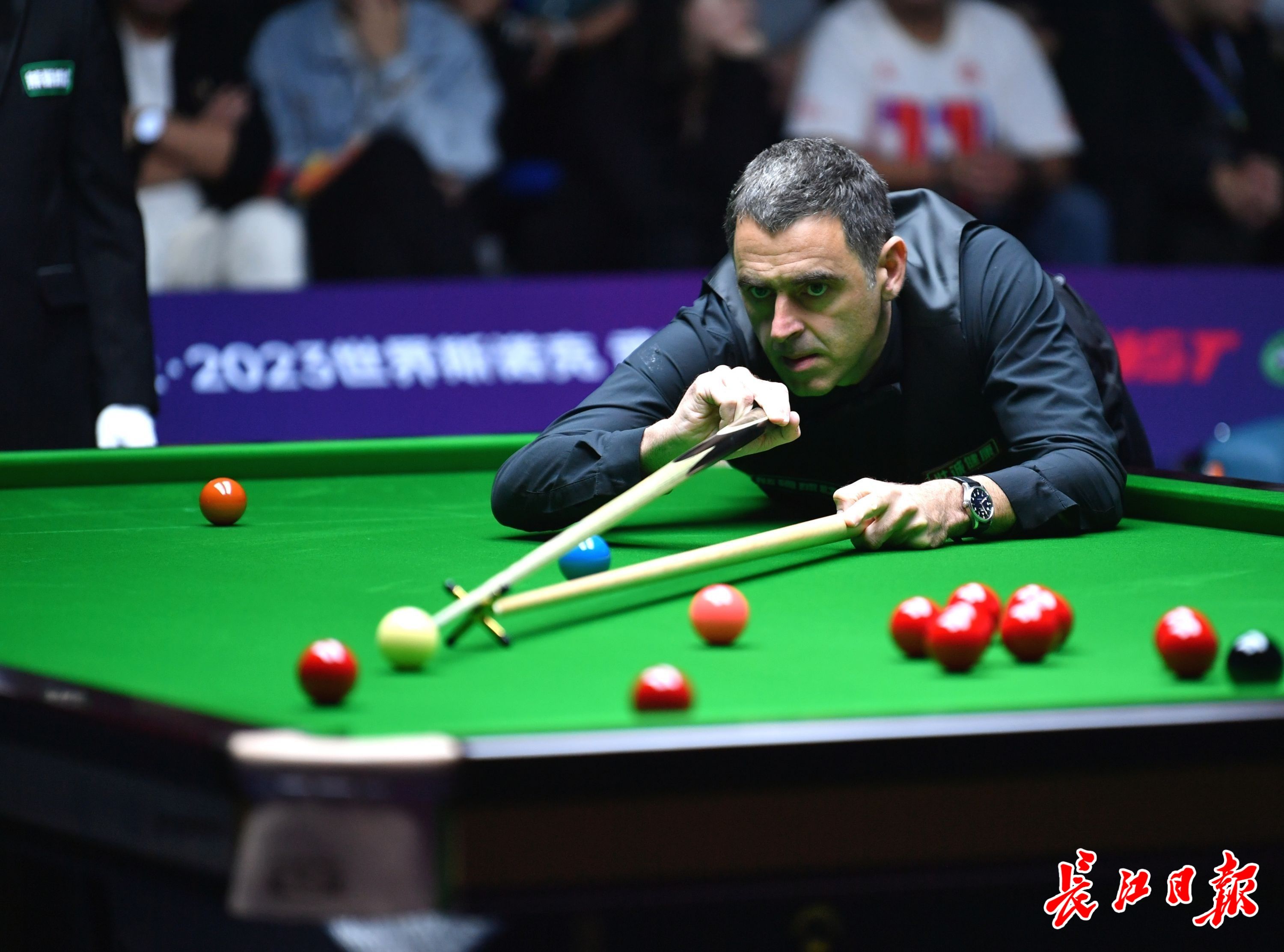 现出无与伦 现出无与伦